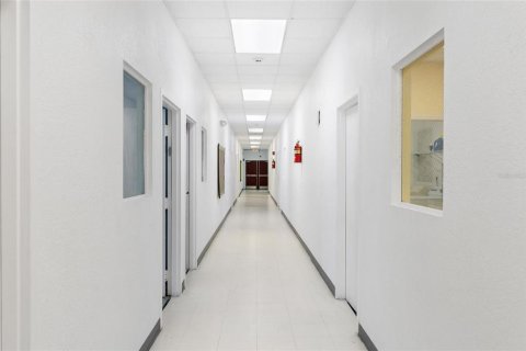 Propiedad comercial en alquiler en Lakeland, Florida, 1170.57 m2 № 1435601 - foto 23