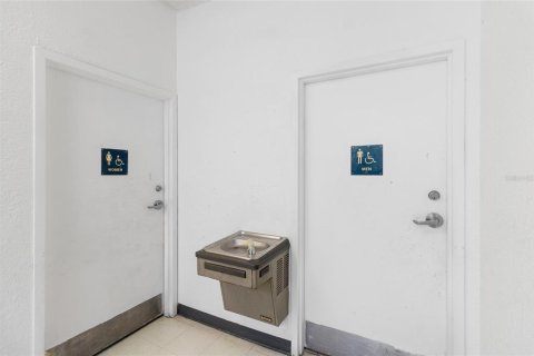 Propiedad comercial en alquiler en Lakeland, Florida, 1170.57 m2 № 1435601 - foto 16