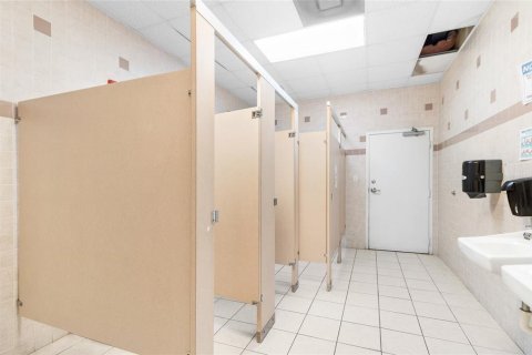 Propiedad comercial en alquiler en Lakeland, Florida, 1170.57 m2 № 1435601 - foto 22