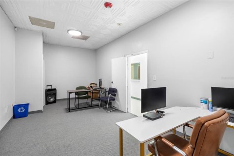 Propiedad comercial en alquiler en Lakeland, Florida, 1170.57 m2 № 1435601 - foto 15