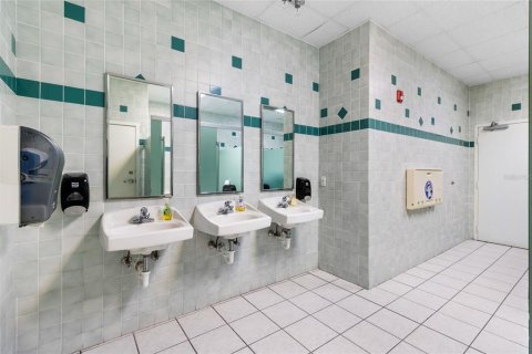 Propiedad comercial en alquiler en Lakeland, Florida, 1170.57 m2 № 1435601 - foto 18