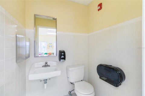 Propiedad comercial en alquiler en Lakeland, Florida, 1170.57 m2 № 1435601 - foto 26