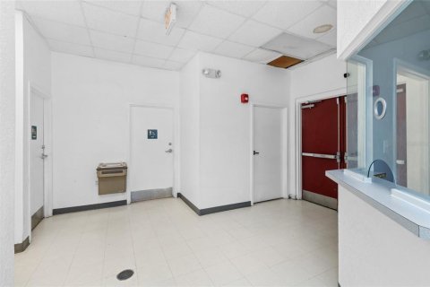Propiedad comercial en alquiler en Lakeland, Florida, 1170.57 m2 № 1435601 - foto 13
