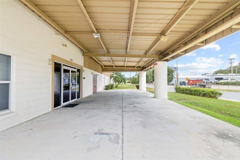 Propiedad comercial en alquiler en Lakeland, Florida, 1170.57 m2 № 1435601 - foto 7