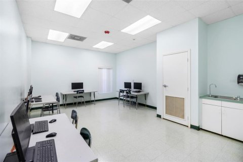 Propiedad comercial en alquiler en Lakeland, Florida, 1170.57 m2 № 1435601 - foto 24