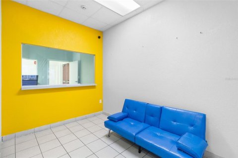 Propiedad comercial en alquiler en Lakeland, Florida, 1170.57 m2 № 1435601 - foto 8