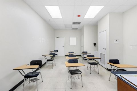 Propiedad comercial en alquiler en Lakeland, Florida, 1170.57 m2 № 1435601 - foto 28