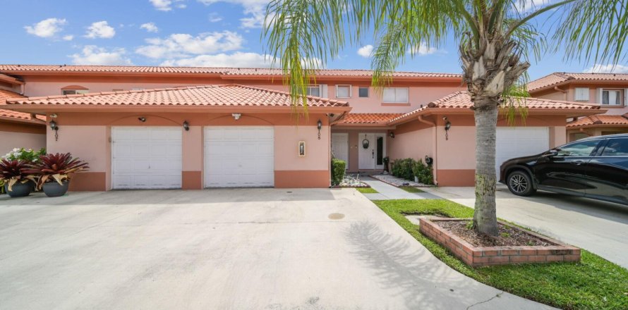 Adosado en Miami, Florida 3 dormitorios, 126.35 m2 № 1128031
