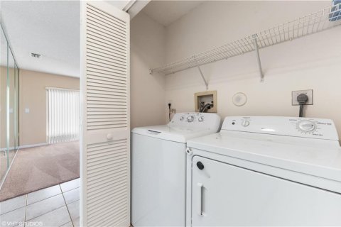 House in Margate, Florida 3 bedrooms, 192.68 sq.m. № 2252838 - photo 11
