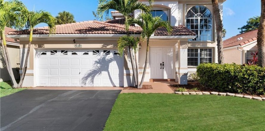 House in Margate, Florida 3 bedrooms, 192.68 sq.m. № 2252838