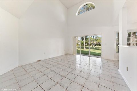 House in Margate, Florida 3 bedrooms, 192.68 sq.m. № 2252838 - photo 4