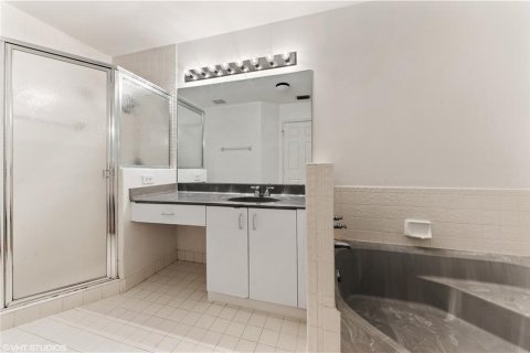 House in Margate, Florida 3 bedrooms, 192.68 sq.m. № 2252838 - photo 7