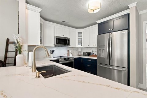 Villa ou maison à louer à Tampa, Floride: 3 chambres, 134.24 m2 № 2424197 - photo 7