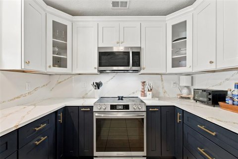 Villa ou maison à louer à Tampa, Floride: 3 chambres, 134.24 m2 № 2424197 - photo 6