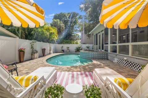 House in Tampa, Florida 3 bedrooms, 252.69 sq.m. № 1775423 - photo 30