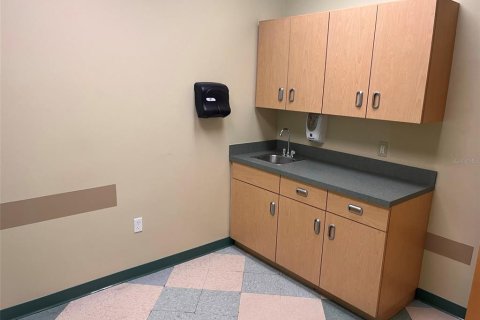 Propiedad comercial en alquiler en Winter Haven, Florida, 222.97 m2 № 224395 - foto 19
