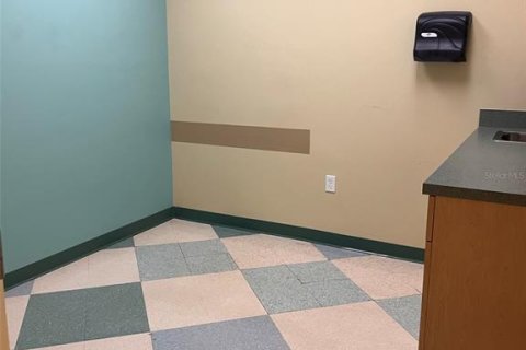 Propiedad comercial en alquiler en Winter Haven, Florida, 222.97 m2 № 224395 - foto 18