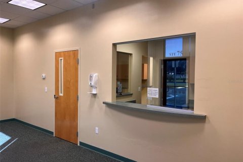 Propiedad comercial en alquiler en Winter Haven, Florida, 222.97 m2 № 224395 - foto 9