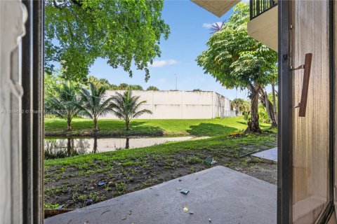 Condominio en venta en Tamarac, Florida, 2 dormitorios, 66.89 m2 № 2034287 - foto 16
