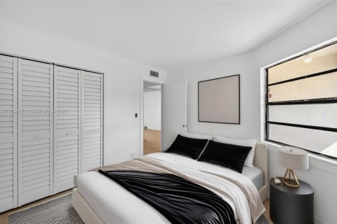 Condominio en venta en Tamarac, Florida, 2 dormitorios, 66.89 m2 № 2034287 - foto 3