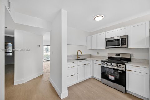 Condominio en venta en Tamarac, Florida, 2 dormitorios, 66.89 m2 № 2034287 - foto 6