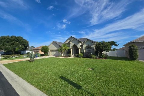 House in Winter Haven, Florida 4 bedrooms, 220.55 sq.m. № 1902536 - photo 2