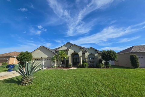 House in Winter Haven, Florida 4 bedrooms, 220.55 sq.m. № 1902536 - photo 1