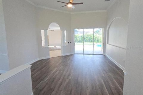 House in Winter Haven, Florida 4 bedrooms, 220.55 sq.m. № 1902536 - photo 5