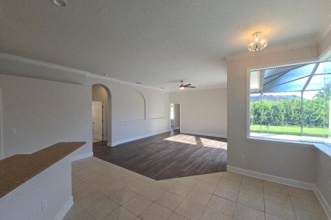 House in Winter Haven, Florida 4 bedrooms, 220.55 sq.m. № 1902536 - photo 9