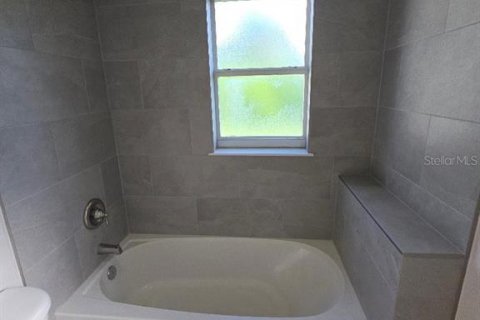 House in Winter Haven, Florida 4 bedrooms, 220.55 sq.m. № 1902536 - photo 23