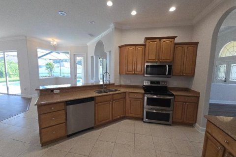 House in Winter Haven, Florida 4 bedrooms, 220.55 sq.m. № 1902536 - photo 13