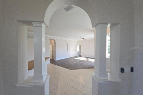 House in Winter Haven, Florida 4 bedrooms, 220.55 sq.m. № 1902536 - photo 8
