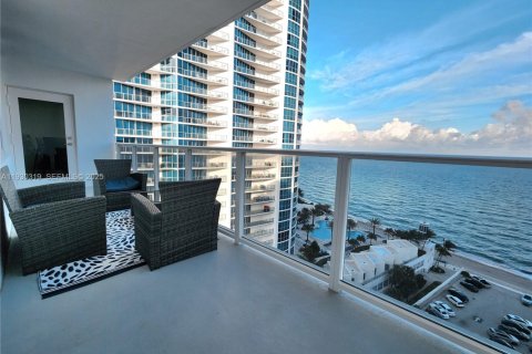 Copropriété à vendre à Hollywood, Floride: 2 chambres, 107.77 m2 № 1989069 - photo 2