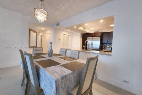 Copropriété à vendre à Hollywood, Floride: 2 chambres, 107.77 m2 № 1989069 - photo 12