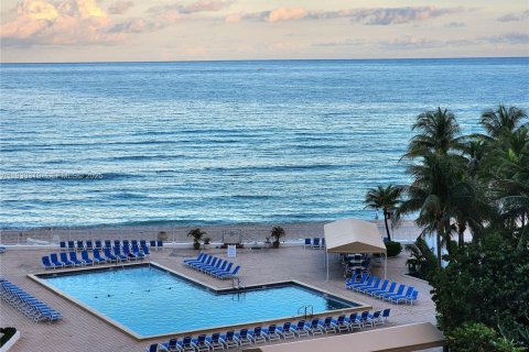 Copropriété à vendre à Hollywood, Floride: 2 chambres, 107.77 m2 № 1989069 - photo 23