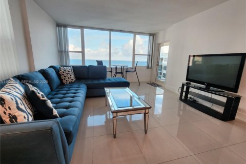 Copropriété à vendre à Hollywood, Floride: 2 chambres, 107.77 m2 № 1989069 - photo 10