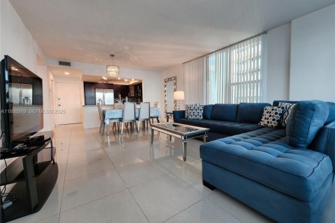 Copropriété à vendre à Hollywood, Floride: 2 chambres, 107.77 m2 № 1989069 - photo 11