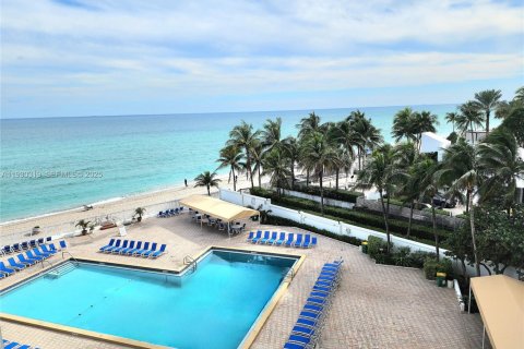 Copropriété à vendre à Hollywood, Floride: 2 chambres, 107.77 m2 № 1989069 - photo 21