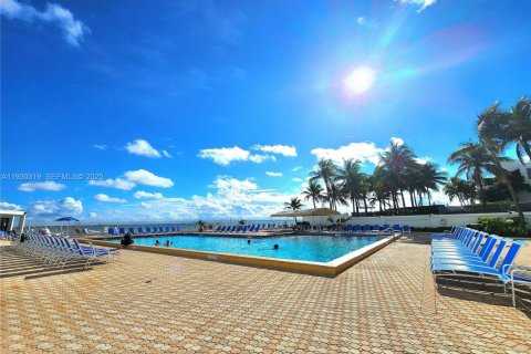 Copropriété à vendre à Hollywood, Floride: 2 chambres, 107.77 m2 № 1989069 - photo 25