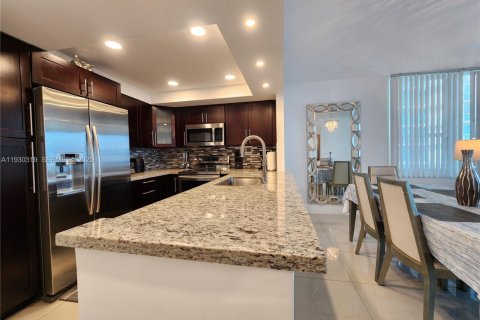 Copropriété à vendre à Hollywood, Floride: 2 chambres, 107.77 m2 № 1989069 - photo 9