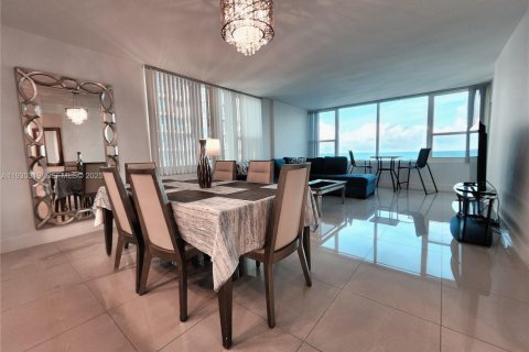 Copropriété à vendre à Hollywood, Floride: 2 chambres, 107.77 m2 № 1989069 - photo 3