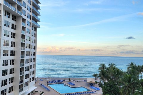 Copropriété à vendre à Hollywood, Floride: 2 chambres, 107.77 m2 № 1989069 - photo 22