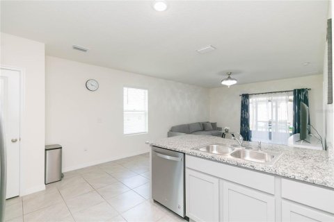 House in Wesley Chapel, Florida 3 bedrooms, 143.63 sq.m. № 2207602 - photo 19