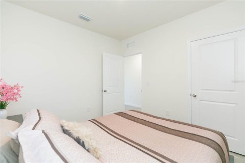 House in Wesley Chapel, Florida 3 bedrooms, 143.63 sq.m. № 2207602 - photo 13