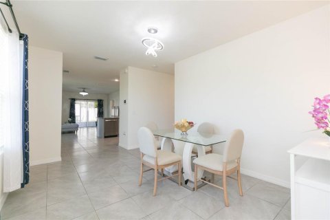 House in Wesley Chapel, Florida 3 bedrooms, 143.63 sq.m. № 2207602 - photo 9