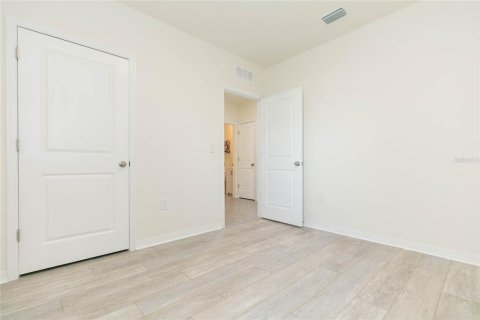 House in Wesley Chapel, Florida 3 bedrooms, 143.63 sq.m. № 2207602 - photo 15