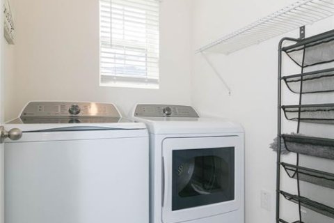 House in Wesley Chapel, Florida 3 bedrooms, 143.63 sq.m. № 2207602 - photo 7