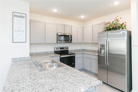House in Wesley Chapel, Florida 3 bedrooms, 143.63 sq.m. № 2207602 - photo 18