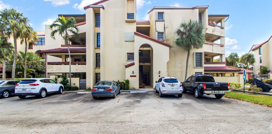 Кондоминиум с 3 спальнями в Майами, Флорида № 2032209