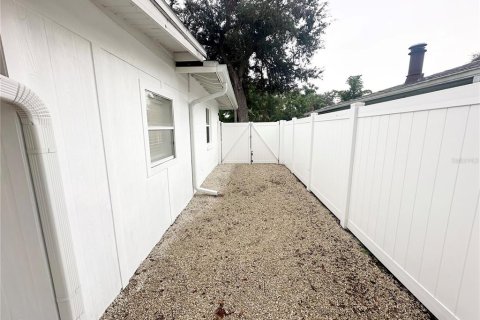House in Sarasota, Florida 2 bedrooms, 119.94 sq.m. № 1899427 - photo 27